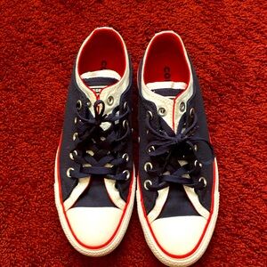 CONVERSE LIKE NEW!